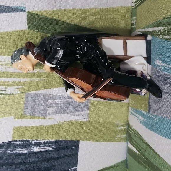 🎶Rare Royal Doulton Cellist Figurine In Excellent Condition🎶Made In England - Picture 6 of 17